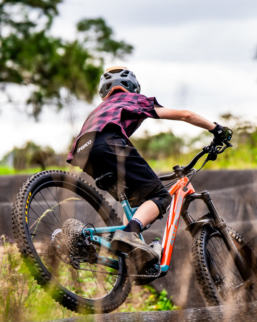 Youth Gravity Shorts | Black