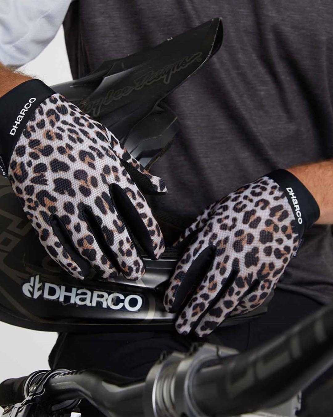 Leopard gloves 2024